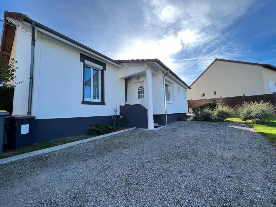 Jolie Maison, Jardin Et Parking Desertines  Exterior photo